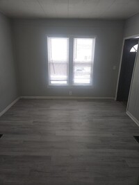 Building Photo - Remodeled 3 Bedroom House