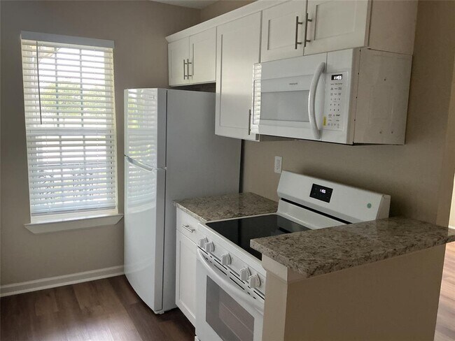 Building Photo - 5550 N Braeswood Blvd
