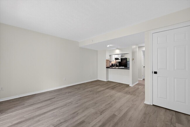 Building Photo - 599 E Graham Pl