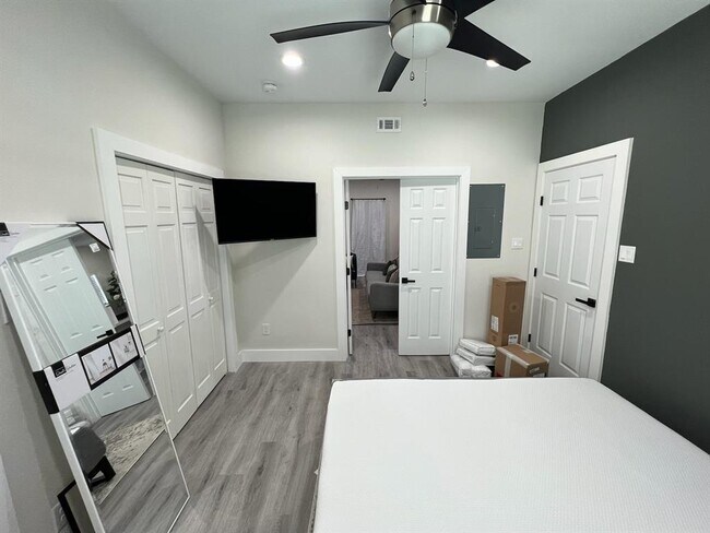 Building Photo - 5 Estelle St