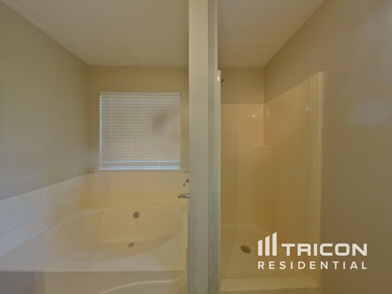 Building Photo - 60 Autumn Cove