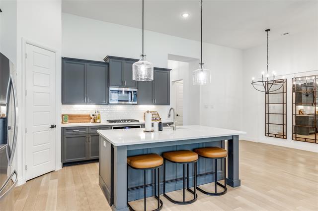 Building Photo - 8221 Legacy Oak Dr