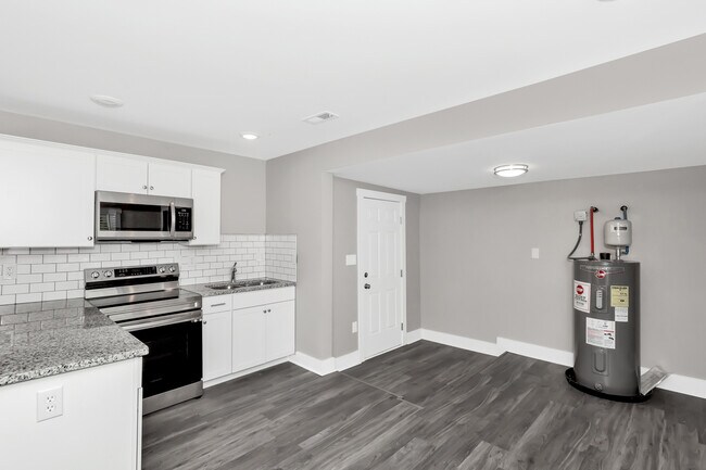 Building Photo - 908 Fairway Dr NW