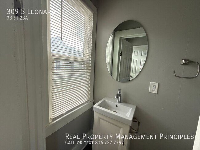 Building Photo - 309 S Leonard St