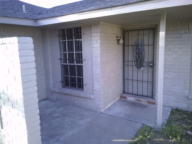 Building Photo - 11642 Harrow St