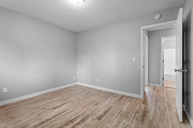 Building Photo - Spacious 2bed/1bath townhome