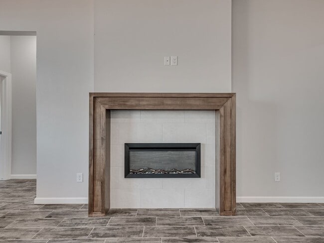 Building Photo - Newer Home available Mid-August 2026- Mustang Park- Storm Shelter