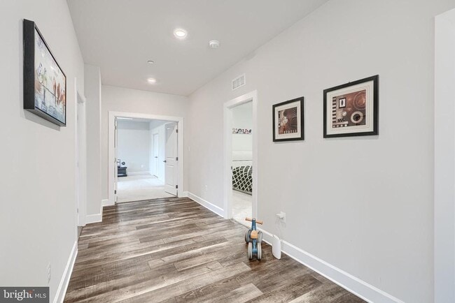 Building Photo - 7123 Starmount Ct