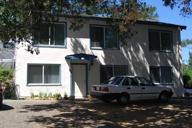 Building Photo - 210 Sky Oaks Dr