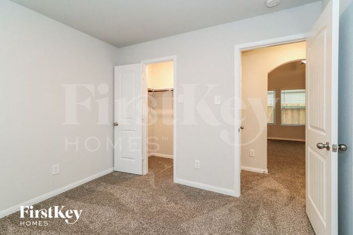 Building Photo - 25602 Roy Rogers Rd