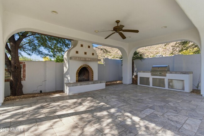 Building Photo - 5828 E Cactus Wren Rd