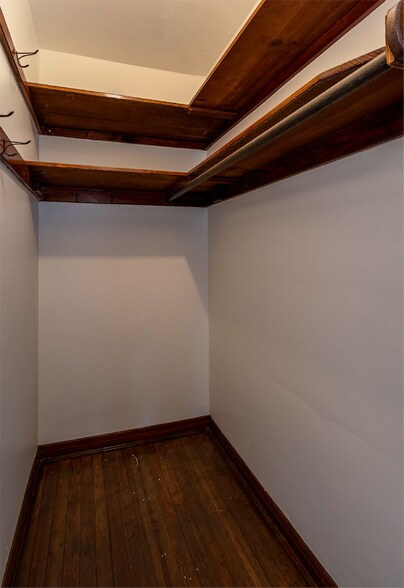 Building Photo - 184 Meadow Ave