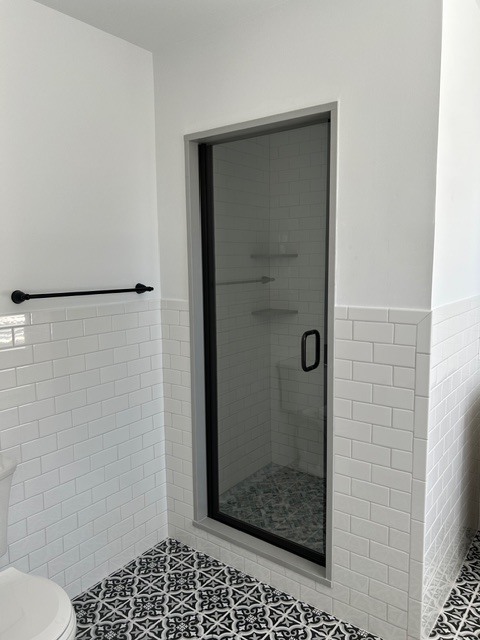 Bath 1 New Glass Shower Door and Accessories - 42 Pilgrim Pathway