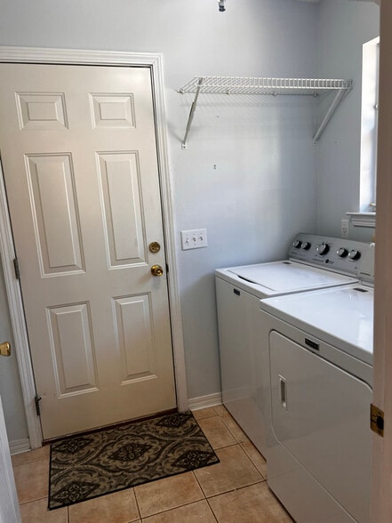 Building Photo - 8080 Castle Pointe Way