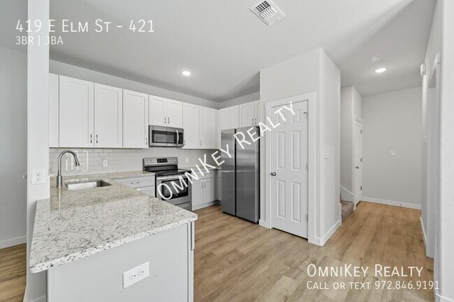 Building Photo - 419 E Elm St