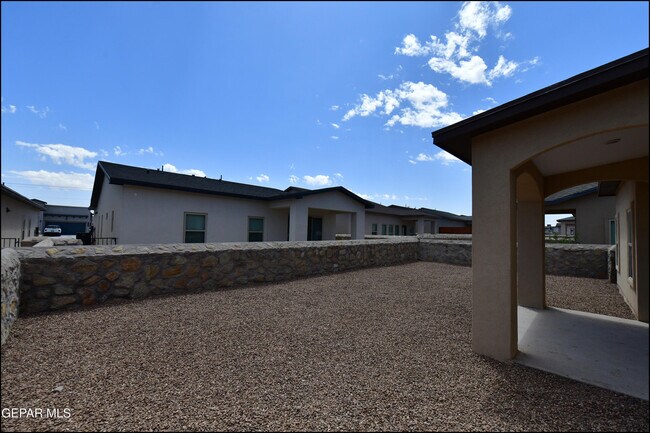 Building Photo - 142 Ruth Trl