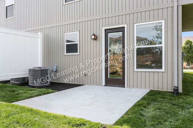 Building Photo - Serrano Townhomes: Modern Comfort & Cozy Kansas City Living + $500 off rent - ask me how