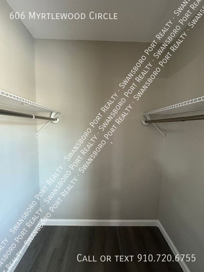 Building Photo - 606 Myrtlewood Cir