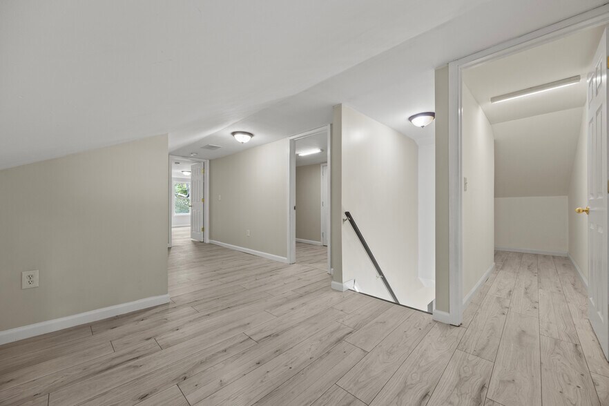 Building Photo - 20 School St