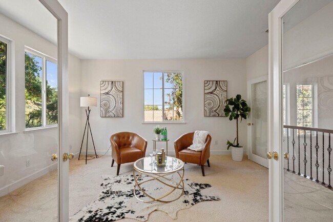 Building Photo - Beautiful home in Serrano. Must See!