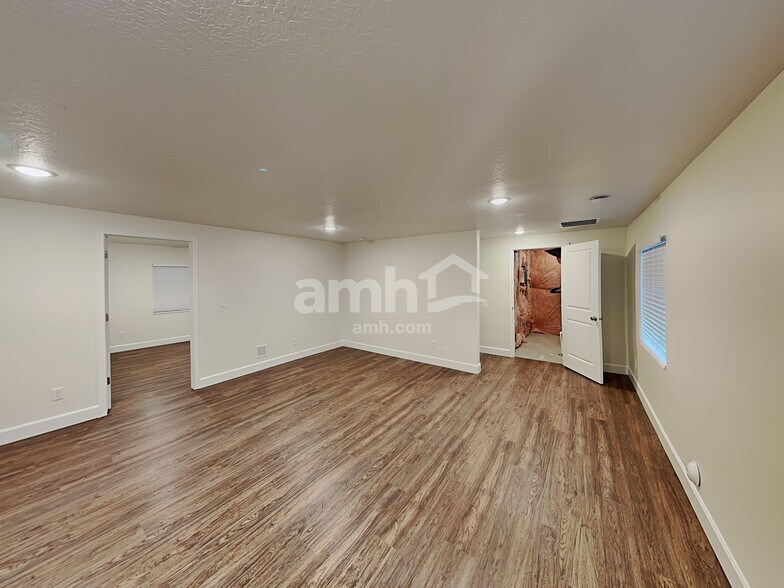 Building Photo - 6008 S Jordan Pkwy W