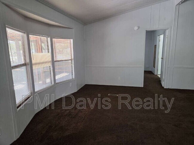 Building Photo - 2288 Amarylis Ave