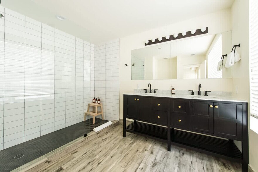 Building Photo - 701 4th St