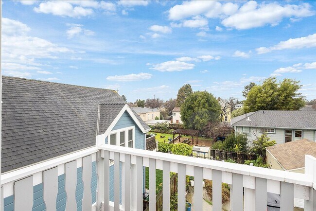 Building Photo - 1817 Sherman St