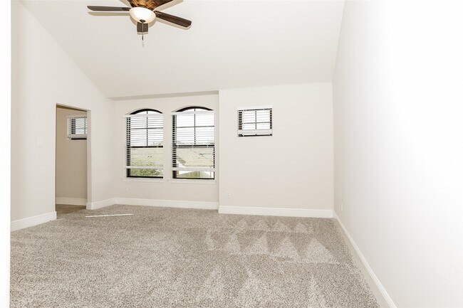 Building Photo - 30627 S Creek Way