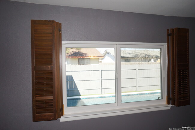 Building Photo - 6611 Woodford-