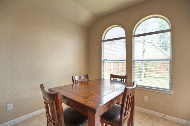 Building Photo - 10 Tillamook Ct