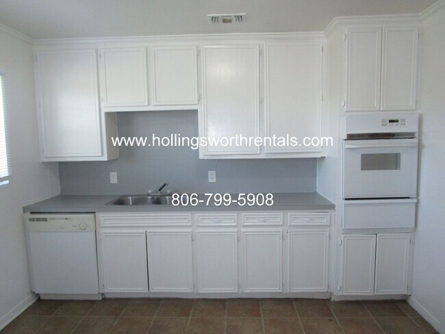Building Photo - Centrally located 3 Bedroom or 2 bedroom 2...