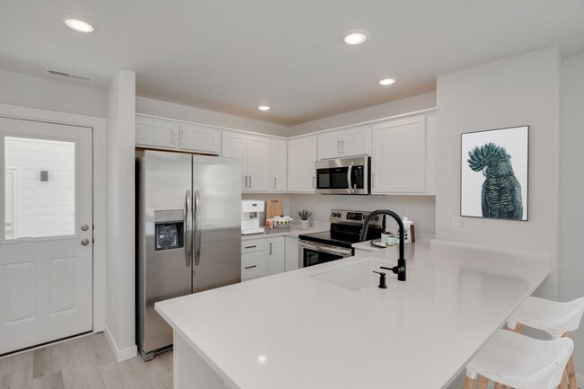 Building Photo - Beautiful 2 Bedroom Cottage Now Available!