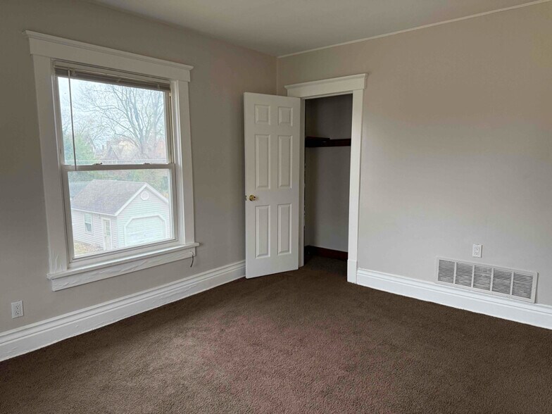 Building Photo - 505 6th St NE