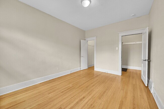 Building Photo - $3,400.00, 4 bed, 3 bed, located in Denver...