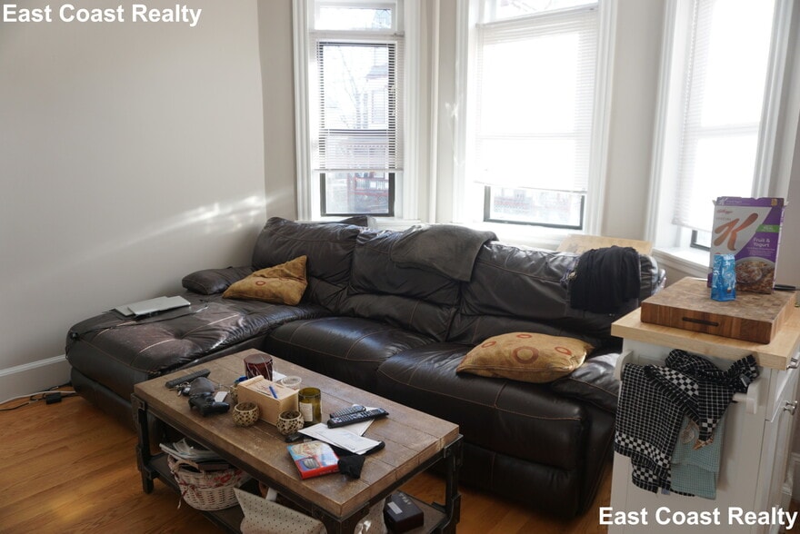 Building Photo - 56 Gardner St