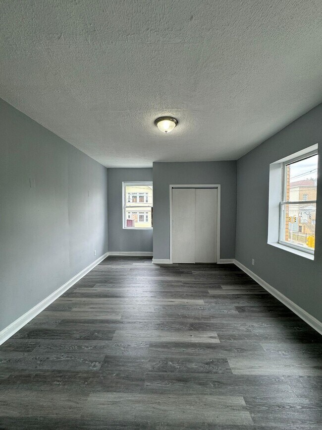Building Photo - 297 Osborne Terrace