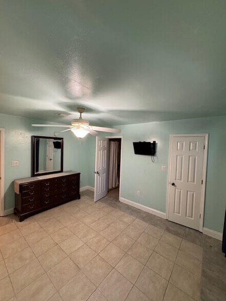 Building Photo - 113 Sunridge Park