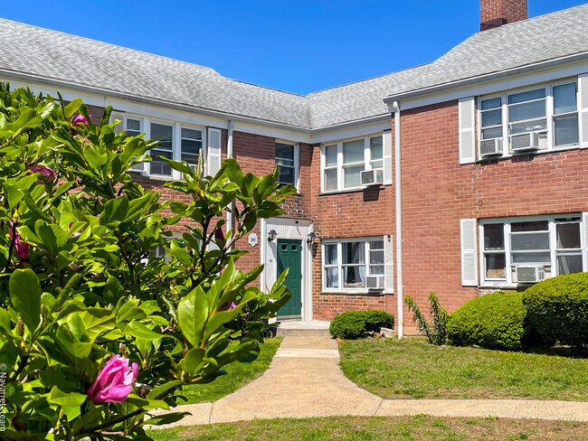 Building Photo - 30 Standish Rd
