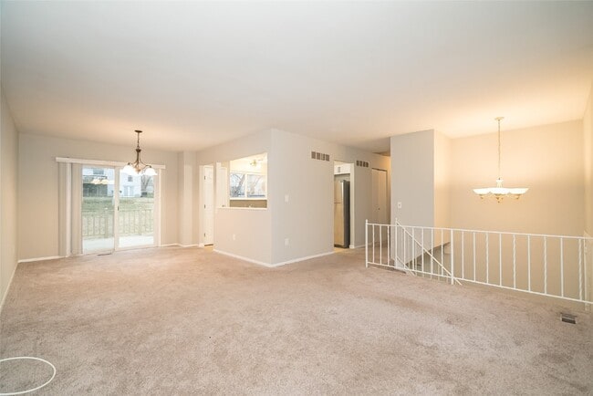 Building Photo - 335 Parma Dr