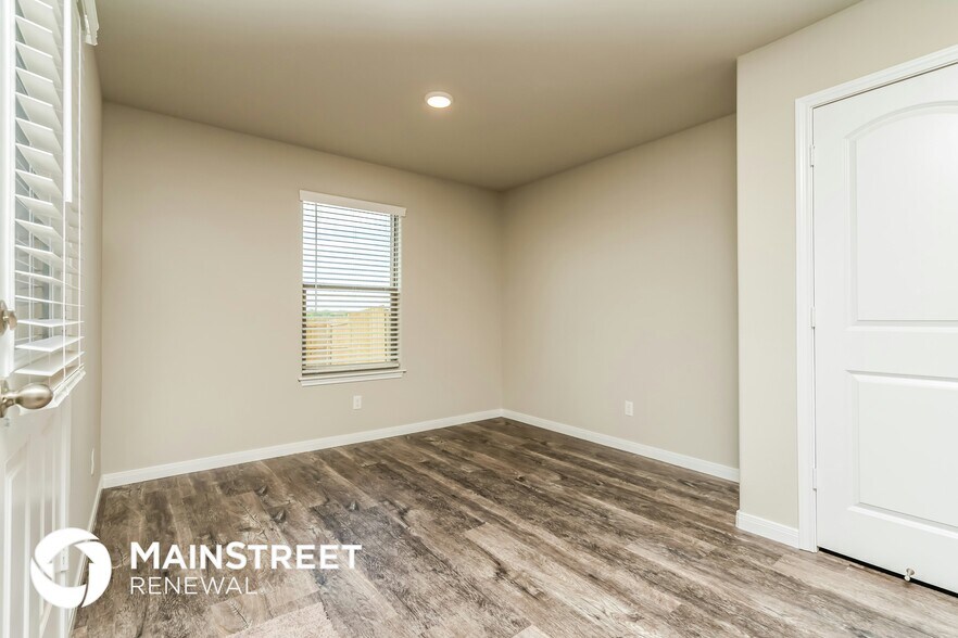 Building Photo - 901 NW 6th St