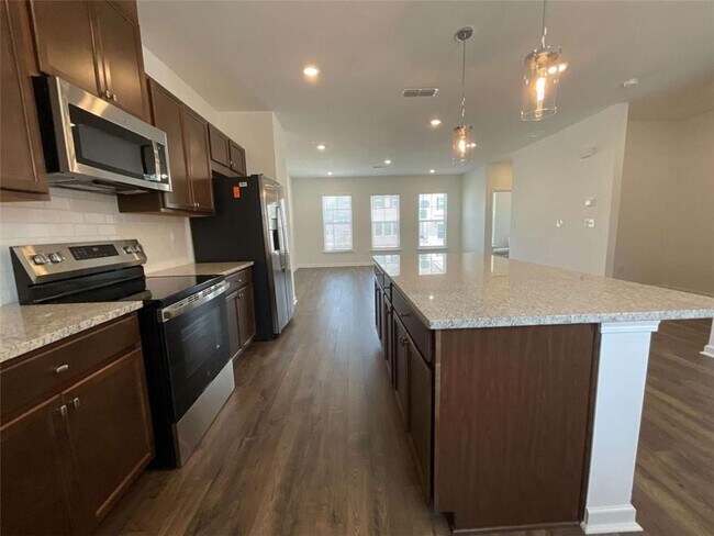 Building Photo - 5716 Schelton Pl