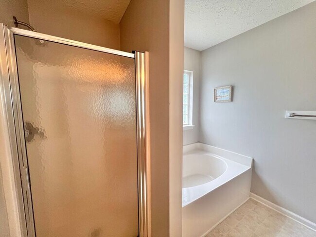 Building Photo - 2019 Spring Creek Dr