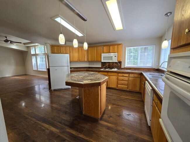 Building Photo - 4161 W Foothill Dr