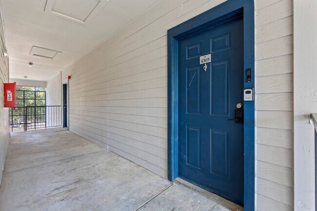 Building Photo - 2929 Kings Rd