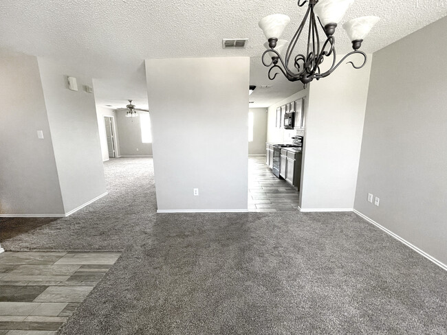 Building Photo - 1419 Windy Meadows Dr
