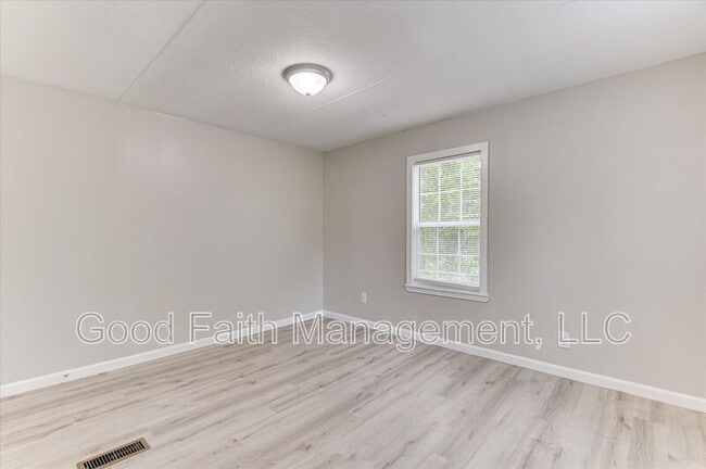 Building Photo - 2056 Louisa Rd
