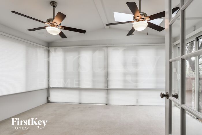 Building Photo - 15520 Golden Ridge Ct