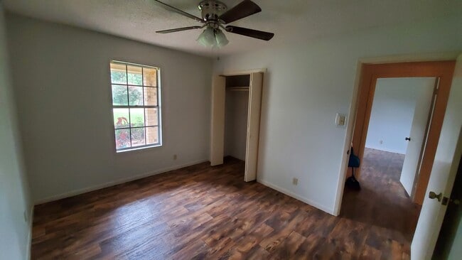 Building Photo - 309 Woodhaven Dr