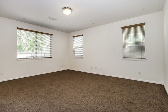 Building Photo - West Roseville Solar! 3 Bedroom, Plus den/...